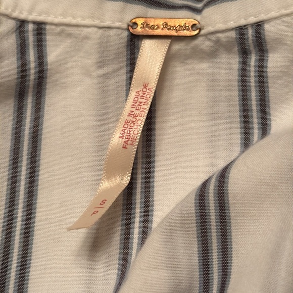 Amara Striped Puff Sleeve Blouse size Small - Picture 8 of 8